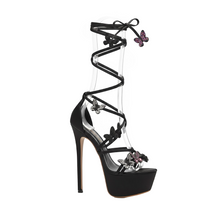 Sandales entrelacées envol de papillons 6.3"