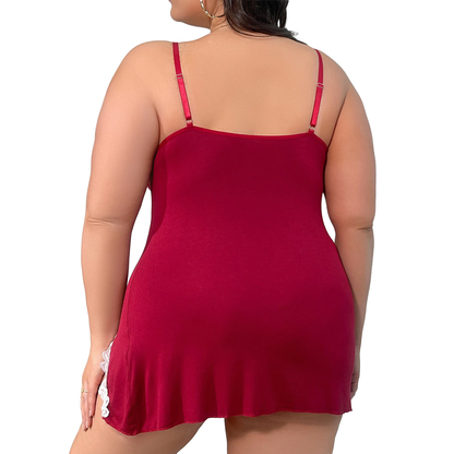 Nuisette coquine cuisse dévoilée