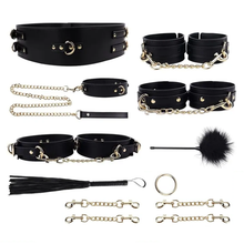 Ensemble soumission et contrôle avec fouet et chatouilleur