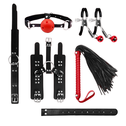 Ensemble de restrainte BDSM avec bâillon, fouet et pinces à mamelons