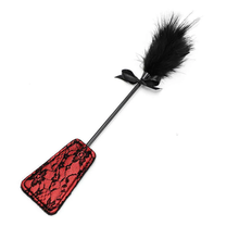 Cravache dentelle sensuelle à plume