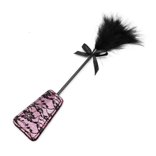 Cravache dentelle sensuelle à plume