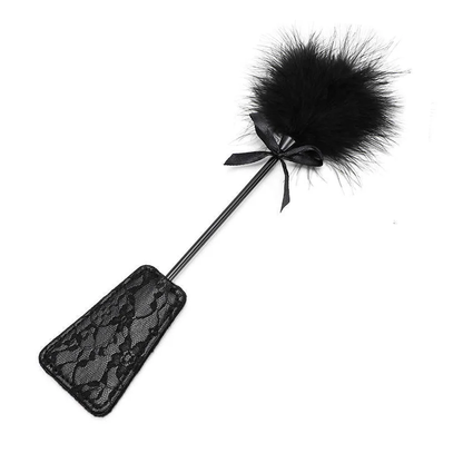 Cravache dentelle sensuelle à plume