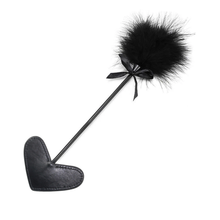 Cravache autoritaire à plume