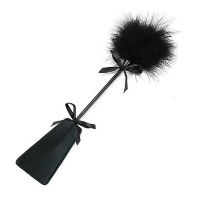 Cravache autoritaire à plume