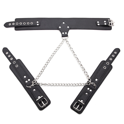 Ensemble collier et menottes reliées