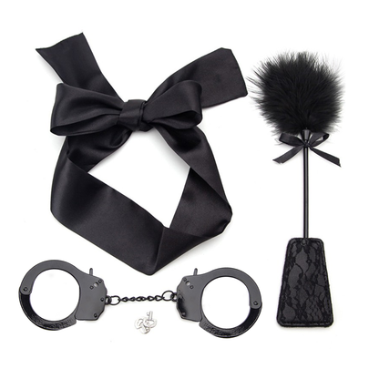 Ensemble menottes bandeau et caresses