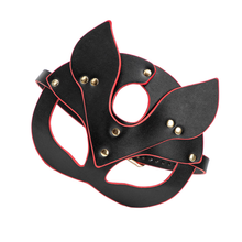 Masque allure féline accents dorés