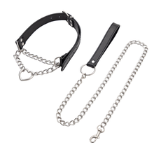 Collier à chaîne et coeur avec laisse