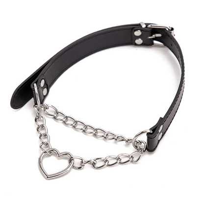 Collier à chaîne et coeur avec laisse